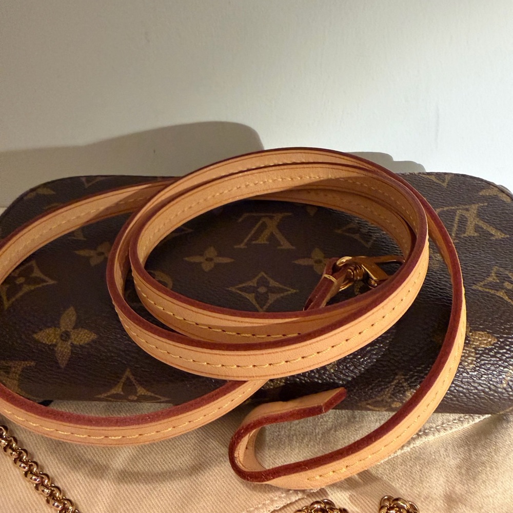 Authentic Louis Vuitton Monogram Favorite PM - Picture 11 of 16